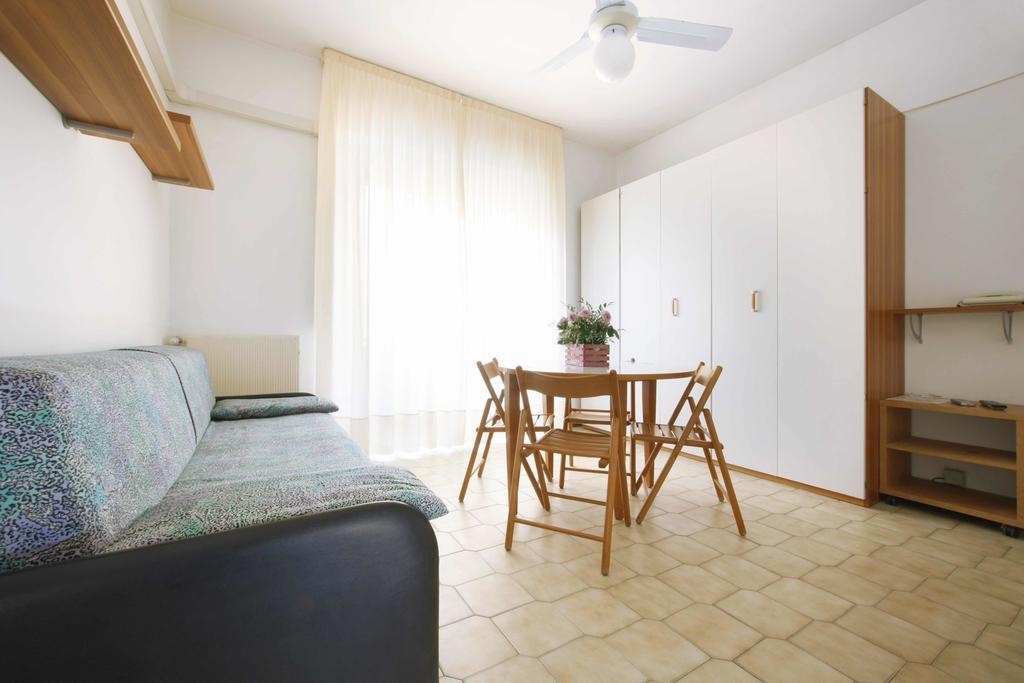 Residence Barusso Alassio Pokoj fotografie